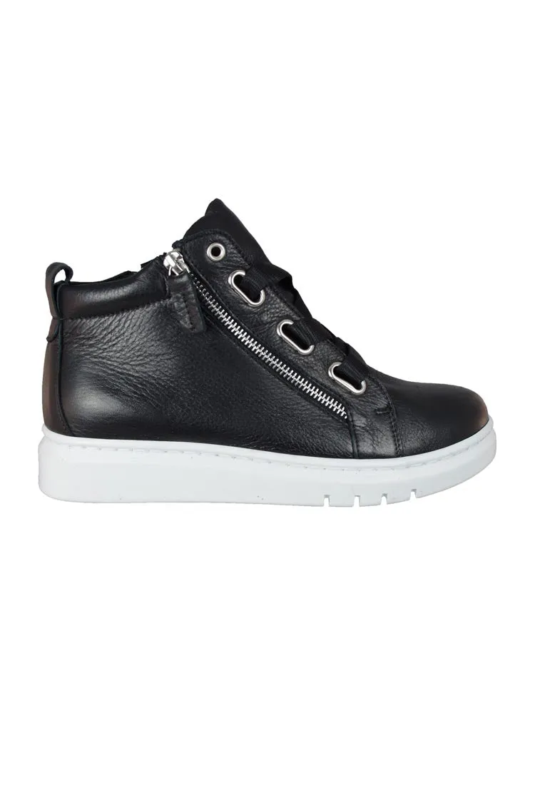 EG152 High Sneaker in Black