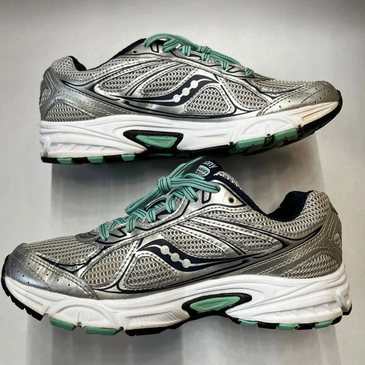 SAUCONY Women's Grid Cohesion 7 -Silver/Navy/Green- Running Shoe Size 7M Preowned